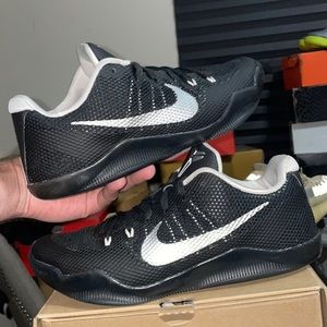 NIKE KOBE 11 TB BLACK SIZE 9 - KOBE XI TEAM BANK ELITE VERY RARE COLLECTOR SHOE